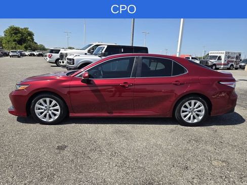 Used 2018 Toyota Camry LE FWD image 4