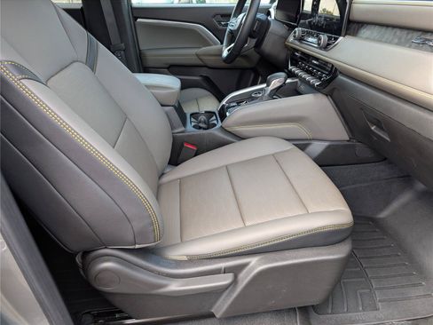 Used 2024 Chevrolet Colorado ZR2 w/ ZR2 Convenience Package III AWD/4WD image 41