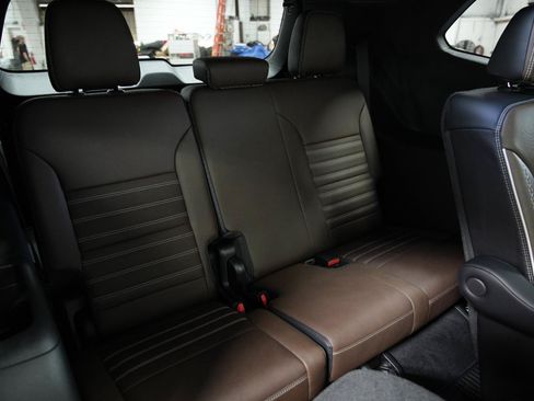 Used 2026 GMC Acadia Denali Ultimate w/ LPO, Floor Liner Package AWD/4WD image 19