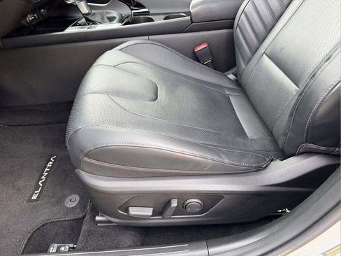 Used 2023 Hyundai Elantra Limited image 16
