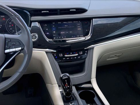 Used 2020 Cadillac XT6 Premium Luxury FWD image 7