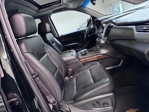 Used 2018 Chevrolet Suburban LT RWD image 17