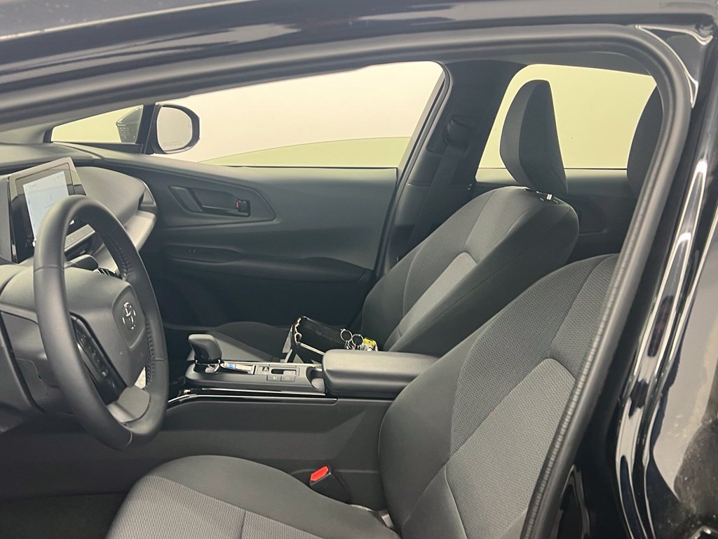 Used 2026 Toyota Prius LE FWD image 6