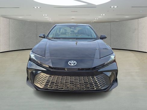 Used 2025 Toyota Camry SE w/ Convenience Package image 7