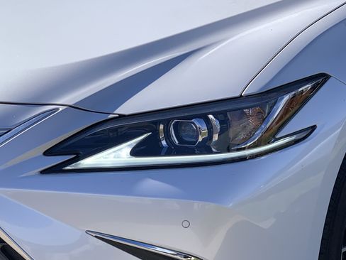 Certified 2025 Lexus ES 350 w/ Premium Package image 6