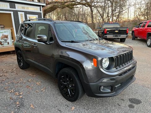 Used 2017 Jeep Renegade Altitude image 4