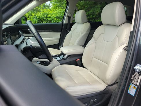 Used 2024 Kia Telluride EX w/ EX Captain's Chair Package AWD/4WD image 14