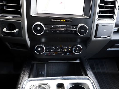 Used 2020 Ford Expedition XLT w/ Equipment Group 202A AWD/4WD image 42