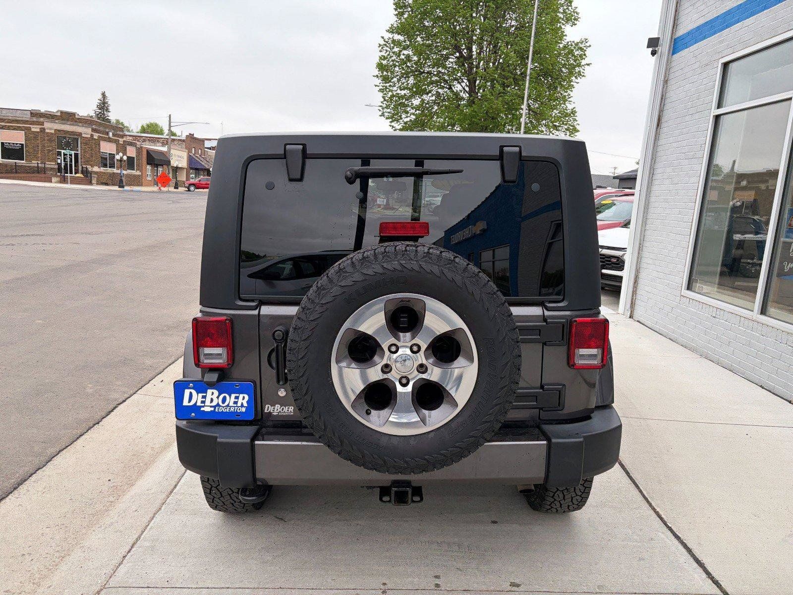 Used 2017 Jeep Wrangler Unlimited Sahara w/ Connectivity Group AWD/4WD image 4
