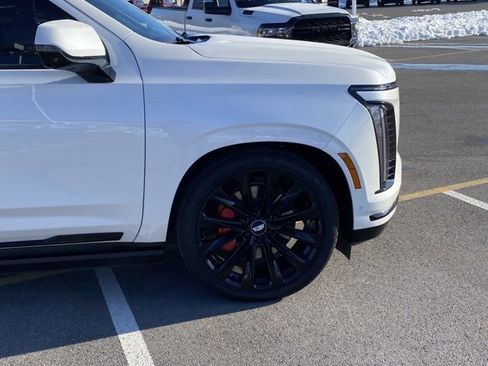 Used 2025 Cadillac Escalade ESV Sport Platinum w/ LPO, ONYX Package image 9