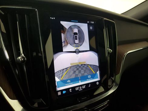 Used 2025 Volvo V60 B5 Cross Country Plus image 31