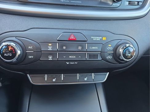 Used 2017 Kia Sorento LX 4D Sport Utility w/ LX Convenience Package image 23