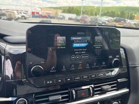 Used 2022 Nissan Pathfinder SL AWD/4WD image 17