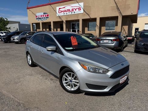 Used 2017 Ford Focus SE FWD image 1