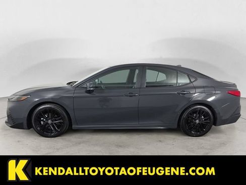 Used 2025 Toyota Camry SE FWD image 8