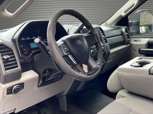 Used 2017 Ford F250 XL w/ Power Equipment Group AWD/4WD image 18