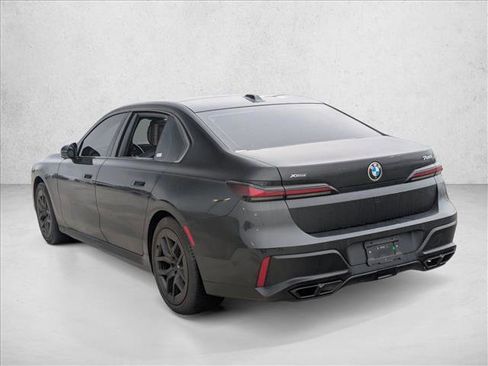 Used 2024 BMW 760i xDrive w/ Premium Package image 7