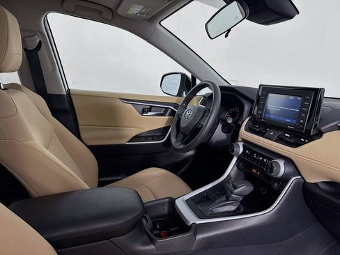 Used 2022 Toyota RAV4 XLE w/ Convenience Package image 32