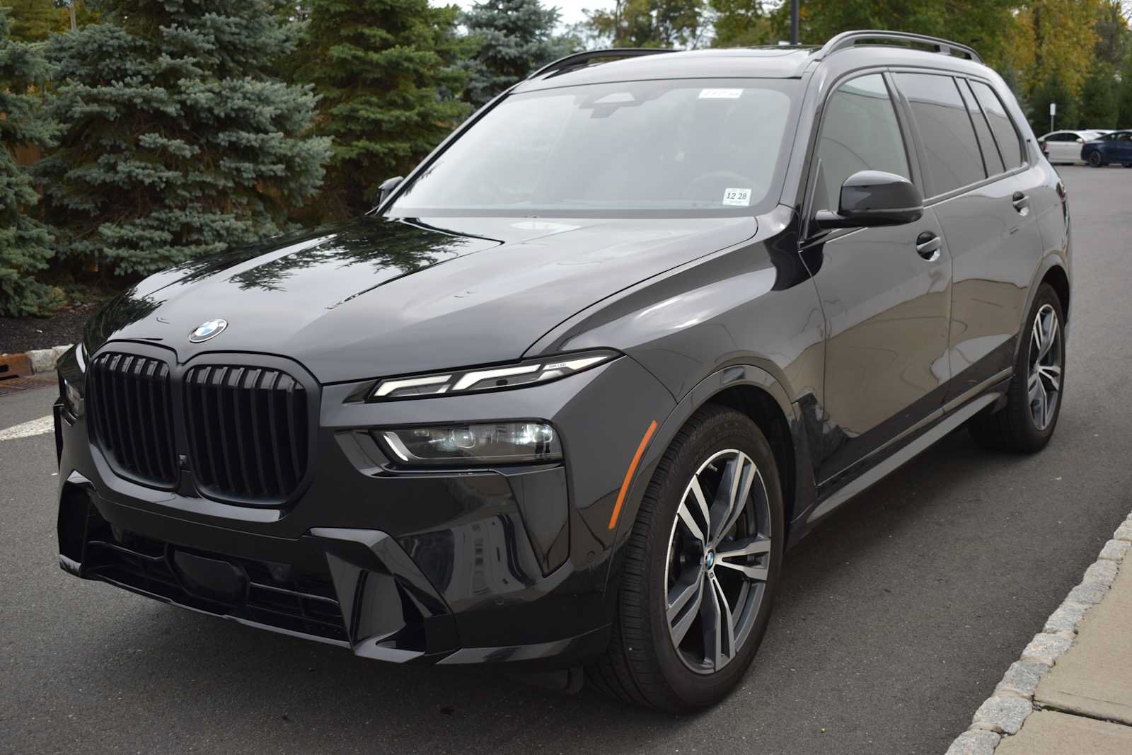 Used 2024 BMW X7 xDrive40i w/ M Sport Package AWD/4WD image 3