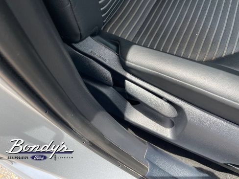 Used 2024 Toyota Camry SE FWD image 17