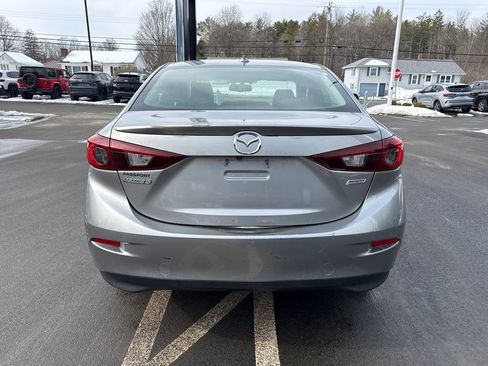 Used 2016 MAZDA MAZDA3 i Touring w/ Popular Equipment Package image 4