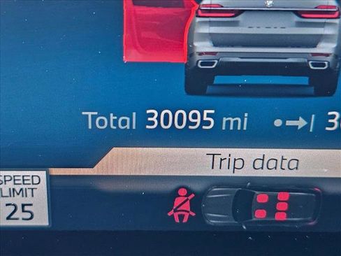 Used 2024 BMW X7 xDrive40i w/ Premium Package image 11