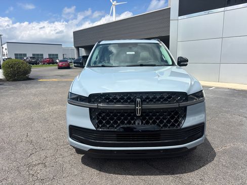 New 2026 Lincoln Navigator Reserve w/ Jet Appearance Package AWD/4WD image 2