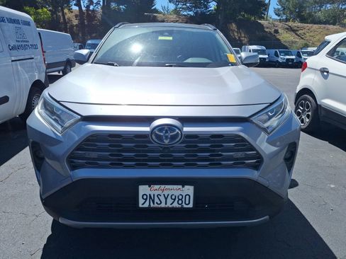 Used 2020 Toyota RAV4 Limited AWD/4WD image 2