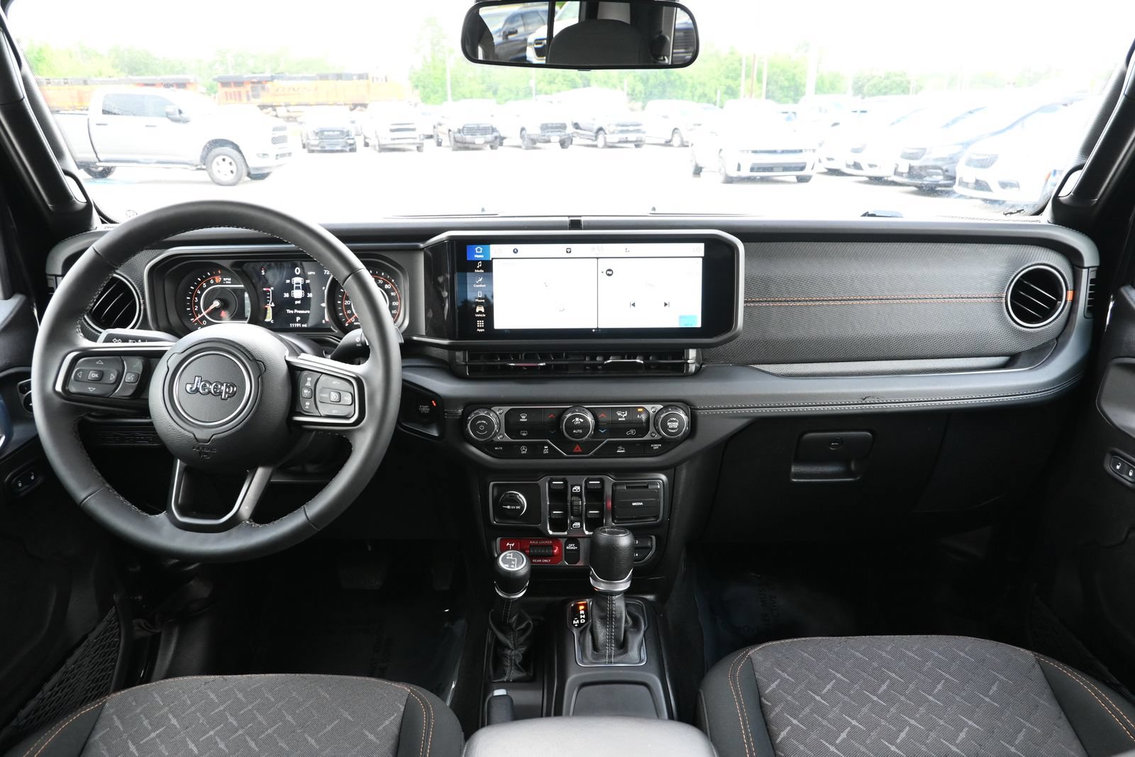 Used 2026 Jeep Gladiator Mojave AWD/4WD image 17