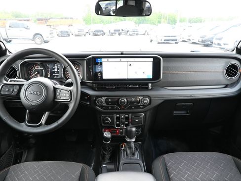 Used 2026 Jeep Gladiator Mojave AWD/4WD image 17
