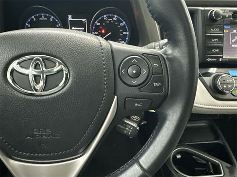Used 2017 Toyota RAV4 XLE image 28