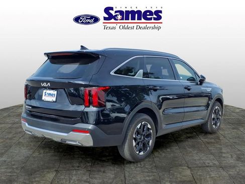 Used 2025 Kia Sorento S w/ Panoramic Sunroof Package image 3