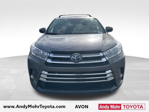 Used 2017 Toyota Highlander Limited image 3