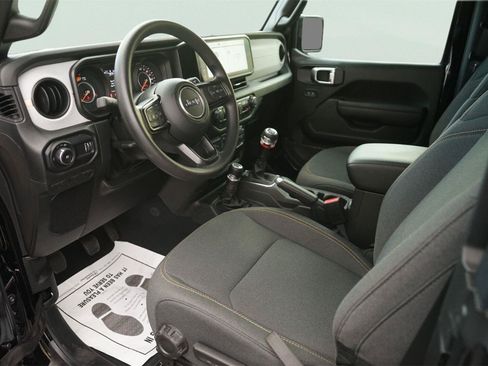 Used 2025 Jeep Wrangler Sport AWD/4WD image 8