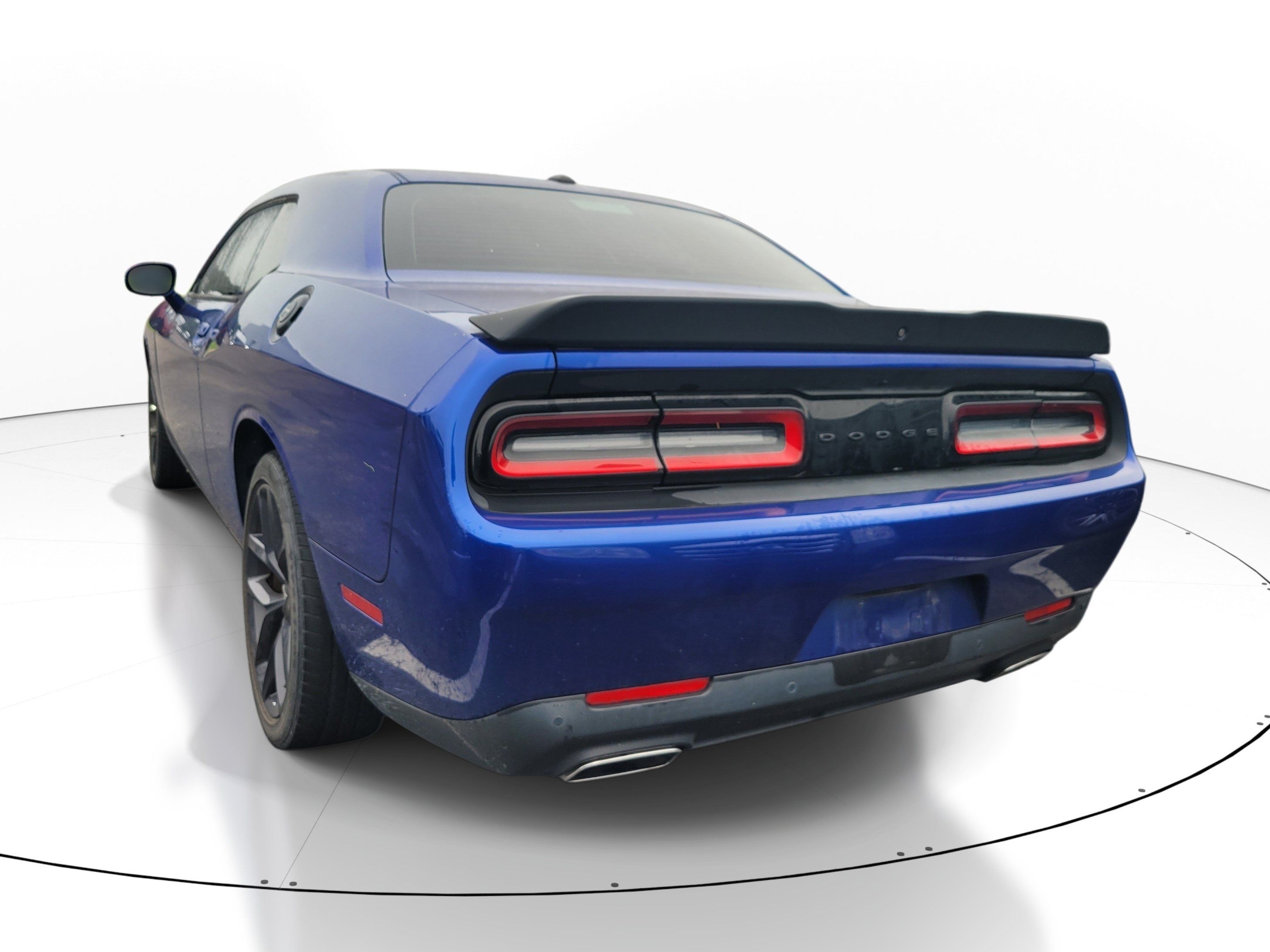Used 2021 Dodge Challenger SXT w/ Driver Convenience Group RWD image 6