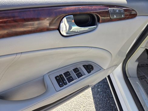 Used 2009 Buick Lucerne CXL image 14