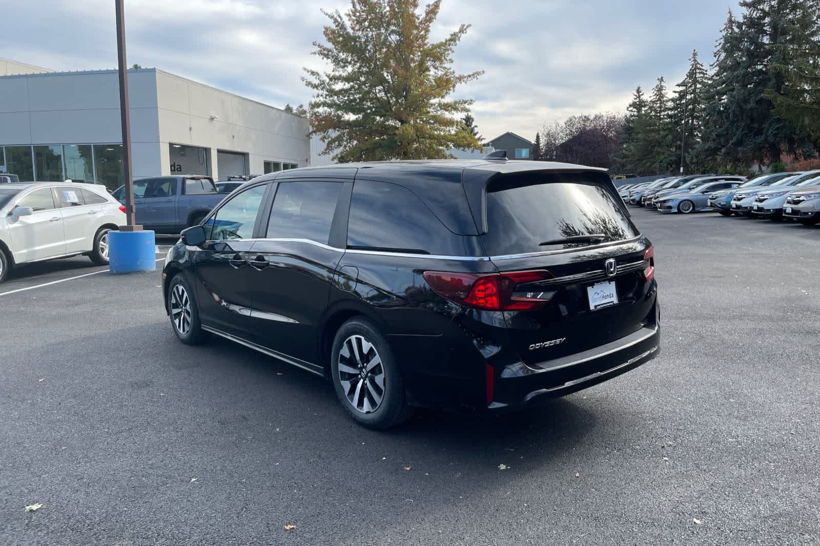 Used 2025 Honda Odyssey EX-L image 3
