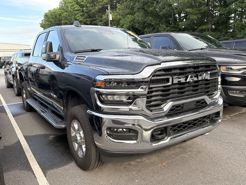 Used 2025 RAM 2500 Big Horn AWD/4WD image 3