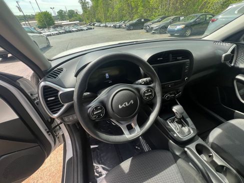 Used 2025 Kia Soul LX w/ LX Technology Package image 28