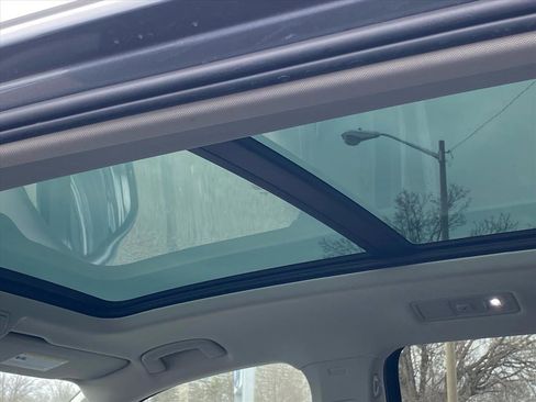 Certified 2023 Volkswagen Tiguan SE w/ Panoramic Sunroof Package image 20