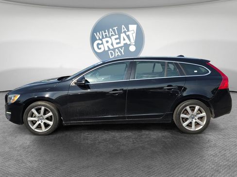 Used 2017 Volvo V60 T5 Premier w/ Convenience Package FWD image 7