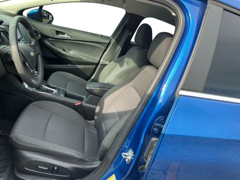 Used 2018 Chevrolet Cruze LT w/ Convenience Package FWD image 6
