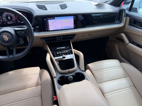 Used 2024 Porsche Cayenne AWD/4WD image 15