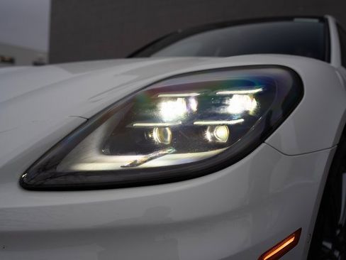 Certified 2025 Porsche Panamera 4 image 11