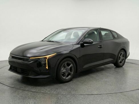 Used 2025 Kia K4 FWD image 3