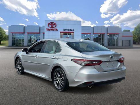 Certified 2021 Toyota Camry XLE FWD image 5