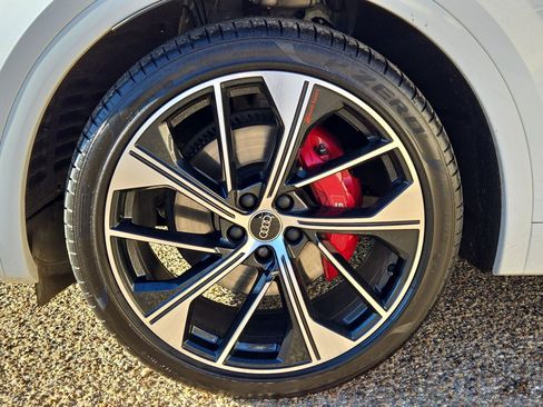 Used 2024 Audi SQ5 Prestige image 11