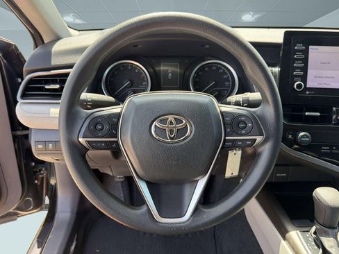 Used 2022 Toyota Camry LE FWD image 4