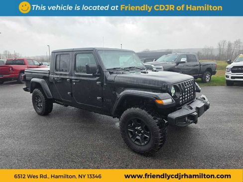 Used 2023 Jeep Gladiator Sport image 3