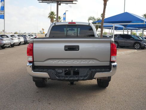 Used 2016 Toyota Tacoma SR5 w/ SR5 Appearance Package (DM) image 4